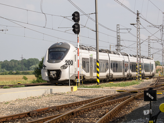 Vierteiliger Coradia-Zug auf dem Testring in Velim P7047193